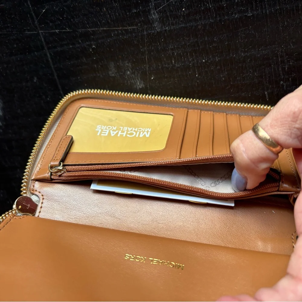 Michael Kors Jet Set Vanilla Wallet/Wristlet - Picture 5 of 8